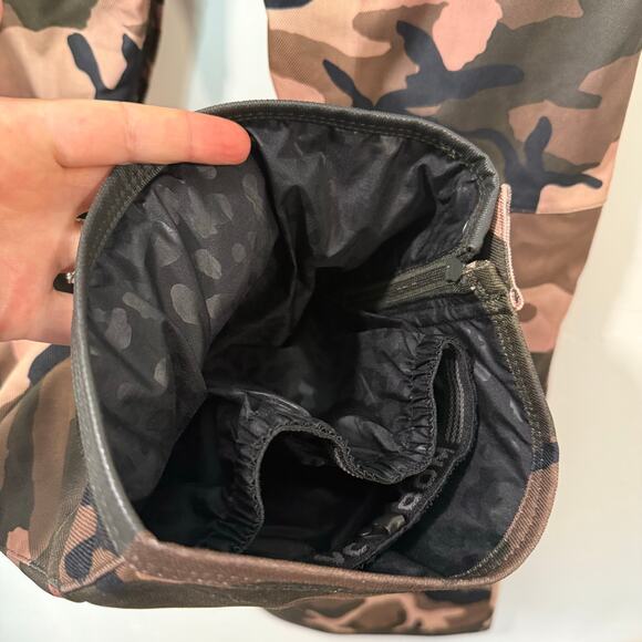 Volcom Women's Snow Pants Ski Mountain Waterproof Camo Pink Brown Medium - Picture 9 of 11